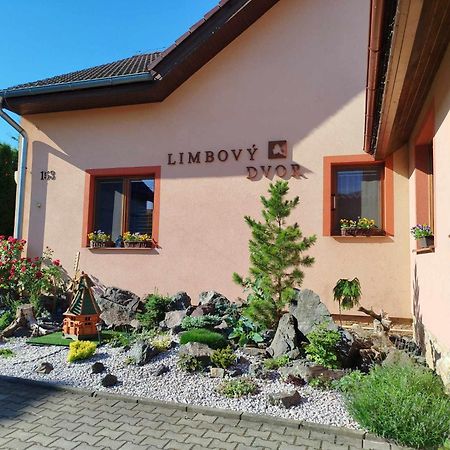 Отель Pezion Limbovy Dvor Врбов Экстерьер фото